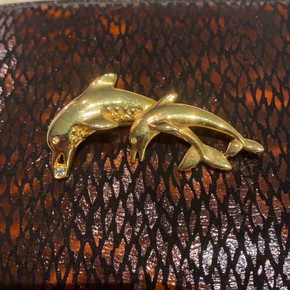🍒 Dolphin Brooch!!! - Picture 2 of 3